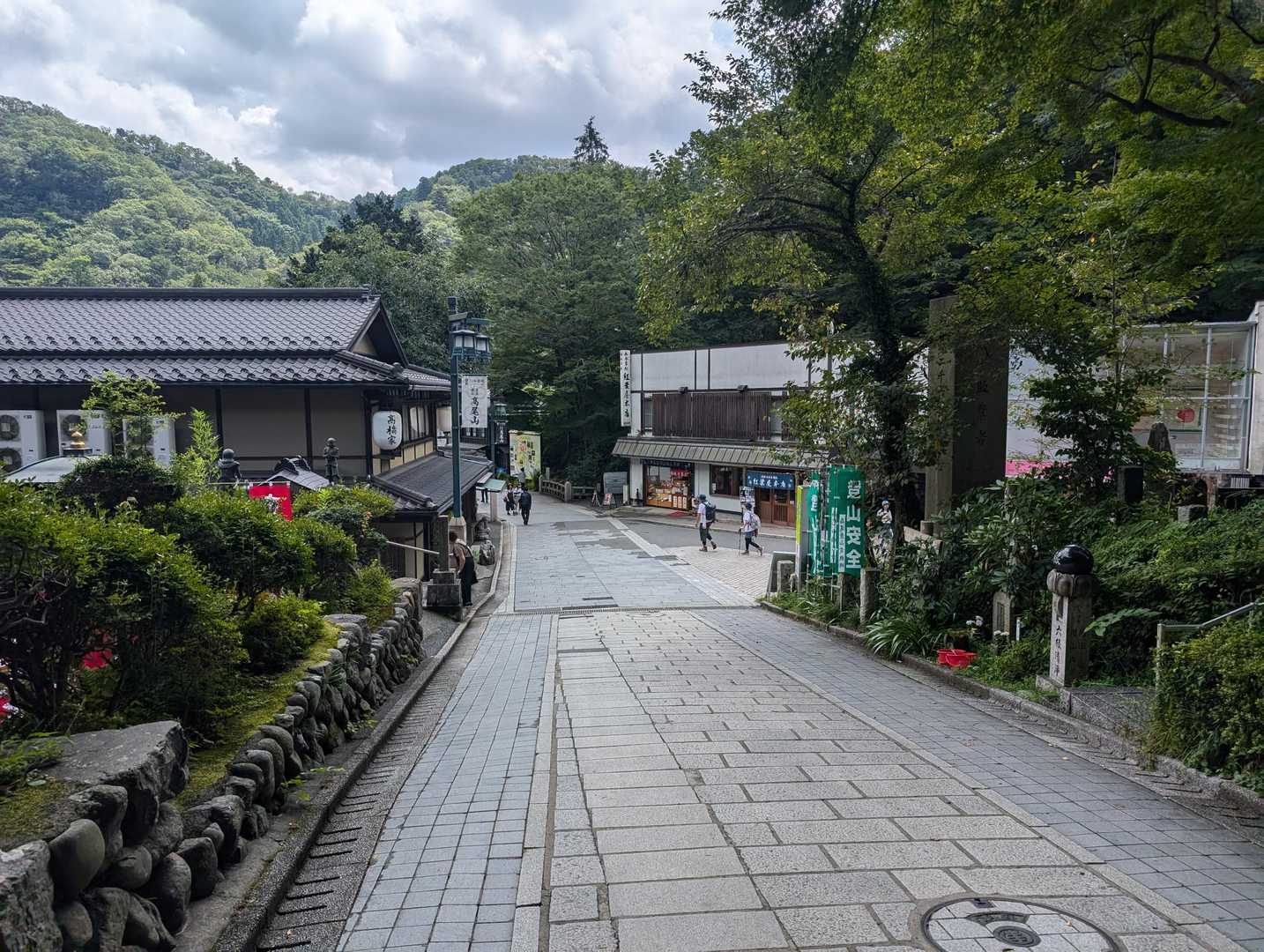 登山口まで降りてきました。