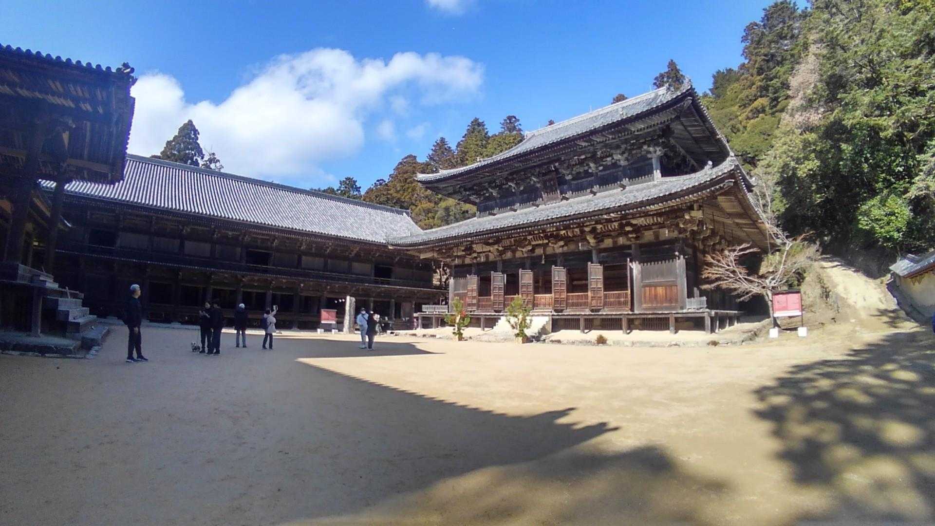 遠い地で大災害が起こっているとは思わせないくらいの良い天気