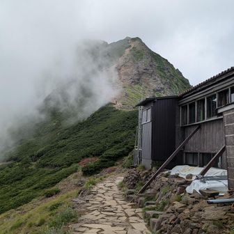赤岳を振り返って