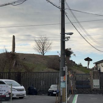 帝塚山古墳の中には入れへん
扉には南京錠がかかってる