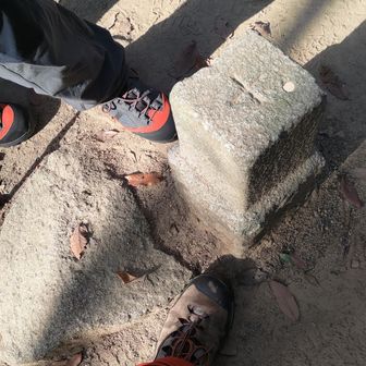 相棒初の登山靴…オニューのmont-bellトレイルグリッパーは羨ましい限り
オヤジは、くたびれたガルモント