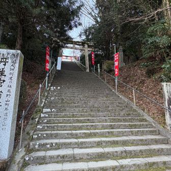 慈尊院から丹生官省符神社（にうかんしょうぶじんじゃ）へ上がる参道の真ん中に180町の町石があります😊