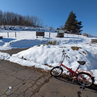 三座めの平塚です。
簡易車道が山頂まで通じています。　　
