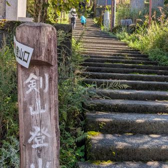 登山口は神社