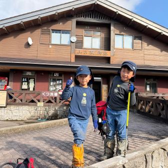 御池の売店前で昨夜燧小屋でたくさんお話ししたグループの方々と再開🎵
「本当頑張ったねー❗️」とたくさん褒めてもらって上機嫌の子どもたち😊
楽しい思い出の一つになりました。