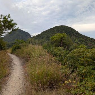 向こうが五岳山の筆ノ山など