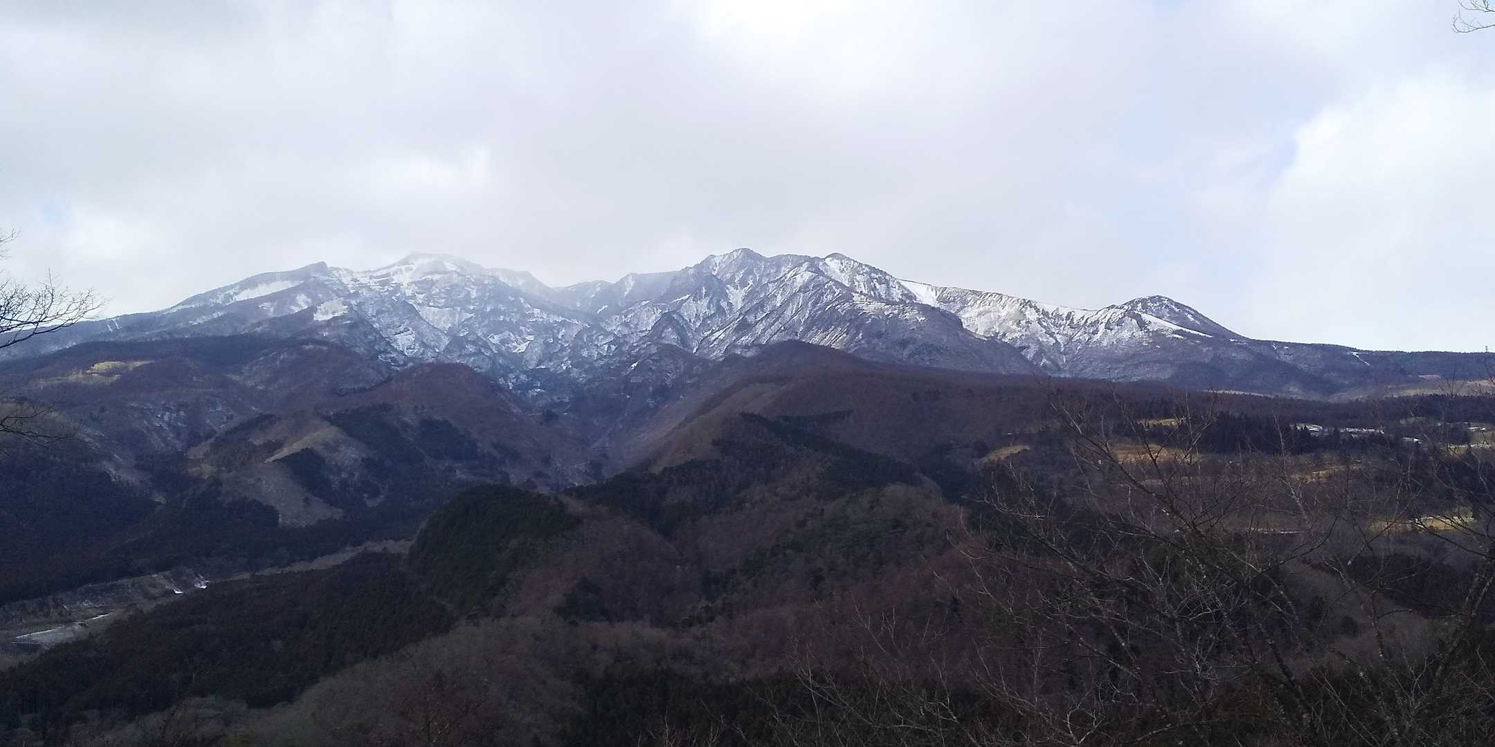 　外山山頂から
女峰山、赤薙山、丸山