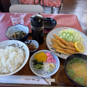榛名湖レストハウスでわかさぎフライ定食😋1,200円
美味しかった〜！