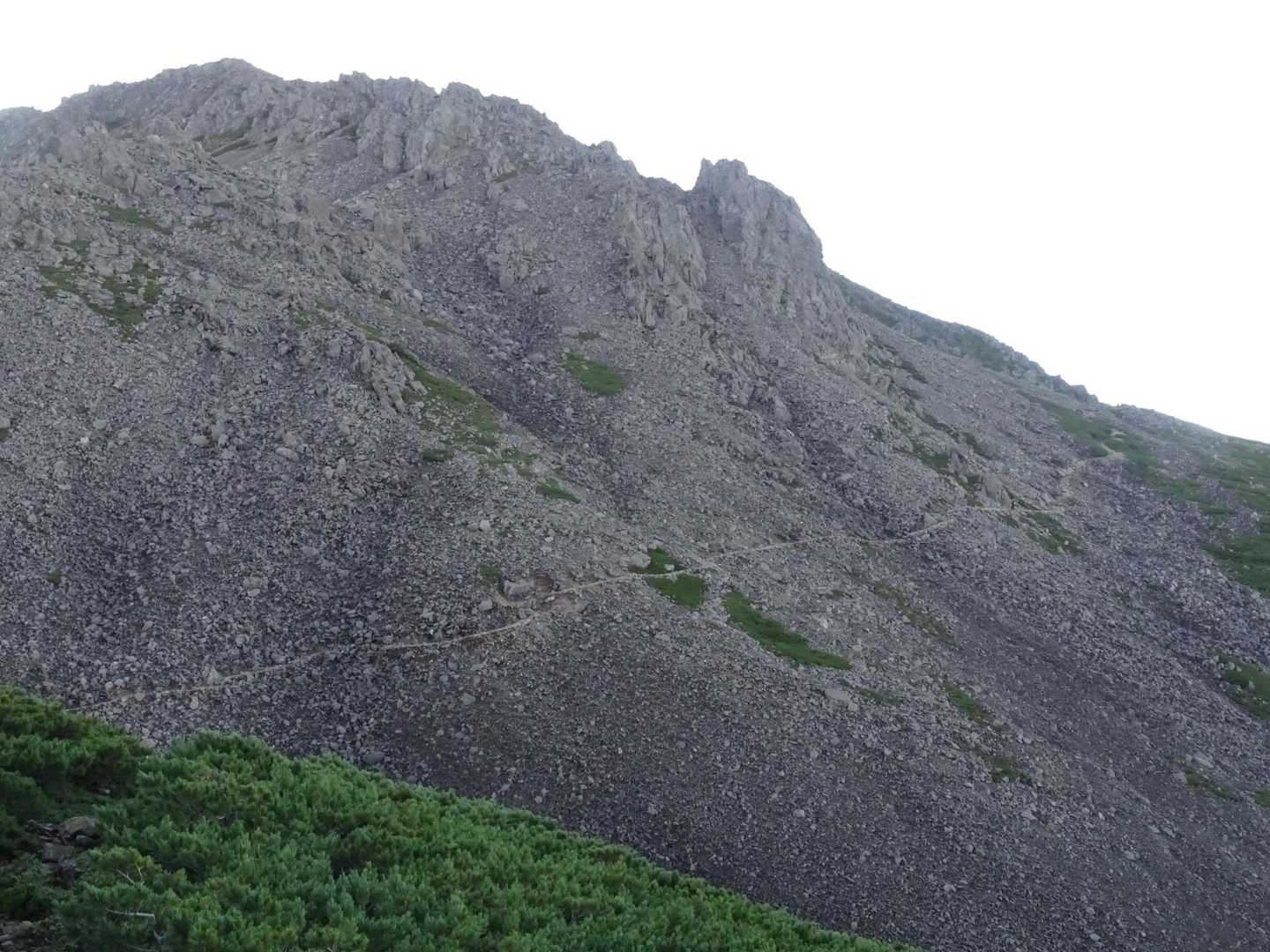 登山道が見えます。