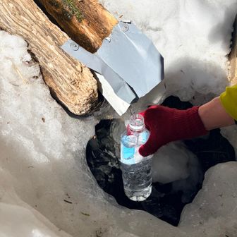 南御室小屋は、湧き水もでて飲めるし、
思ったより綺麗な冬季トイレも使えて、
本当に良かった！