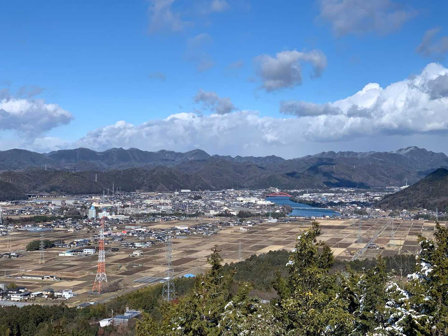 飛騨川と奥の方は納古山かな