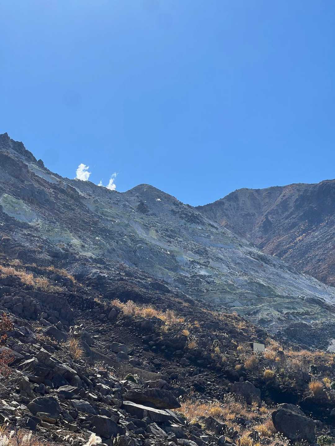 硫黄山もモクモク💨