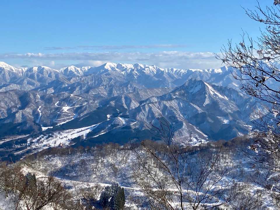 マッキーと手前は飯士山