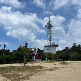 掬星台✨に到着‼️
この時間でもさすがにこの暑さ…
人もあまり居ないような…😥