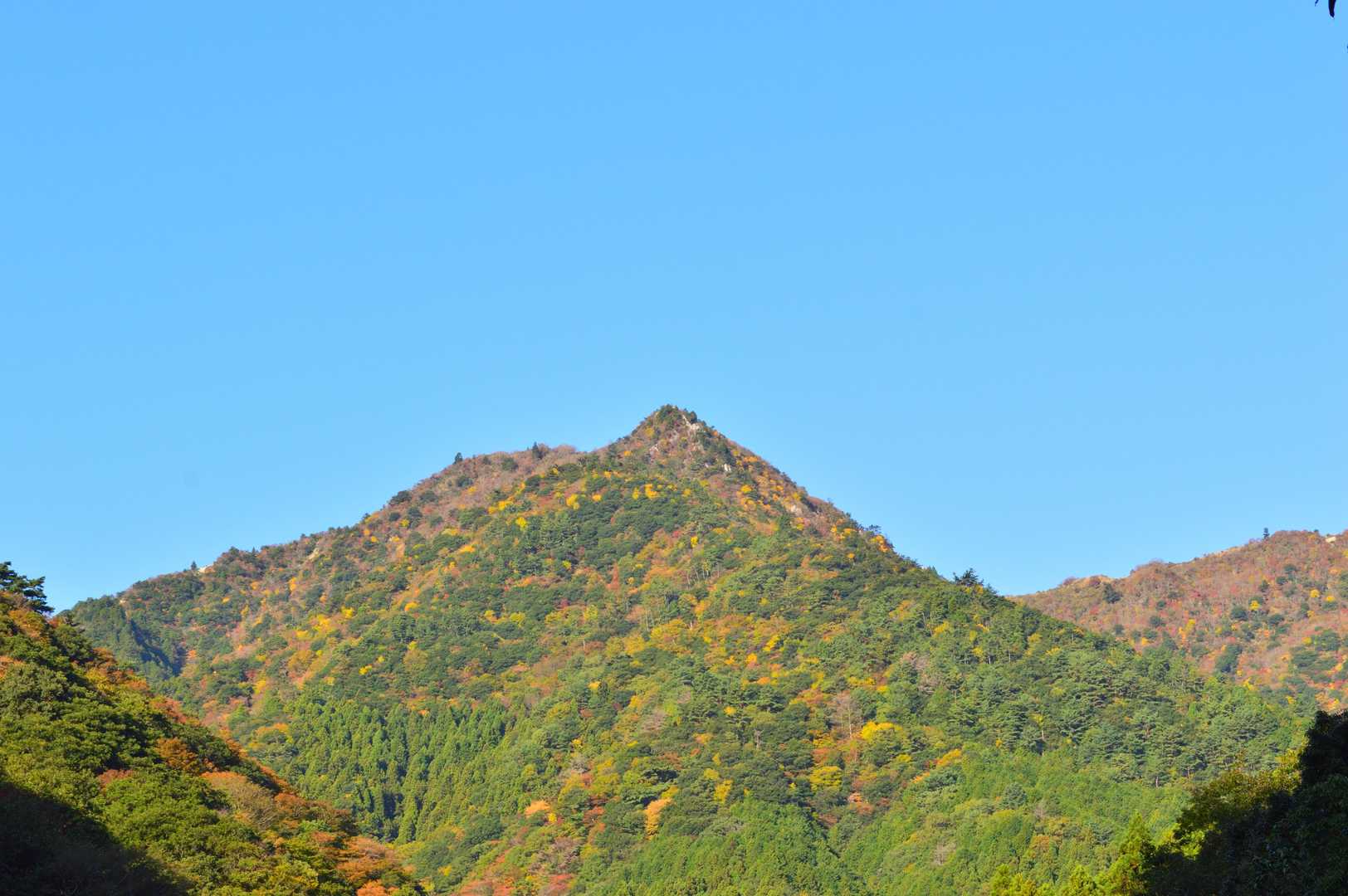 雲ひとつない快晴
宮妻峡から宮越山（1029m）へ
