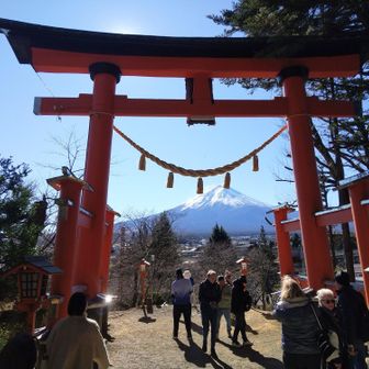 麓には人がいっぱい
三ッ峠山と町の近さを感じます