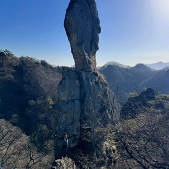じじ岩の根元に立ってみた😆