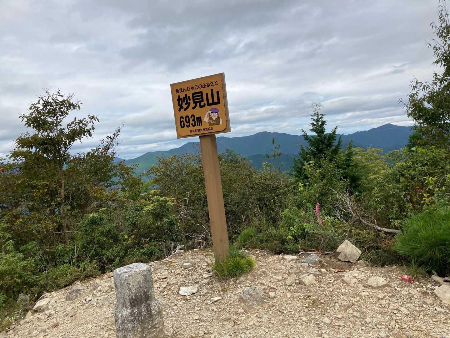 山頂到着、やっぱり誰も居ません。
しばし独り占め！