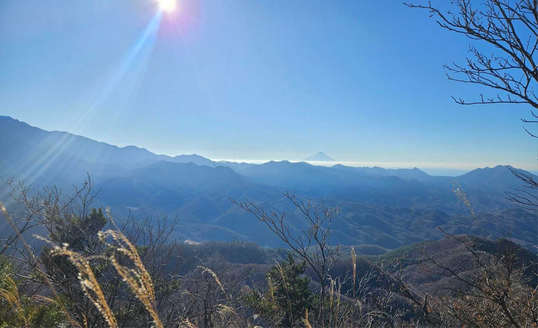 カヤトの原まできました。四方に名山が見える。素晴らしい眺望。まずはMt.Fuji。