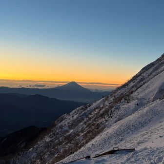 身支度を済ませて小屋を出るとこの景色✨🌅✨