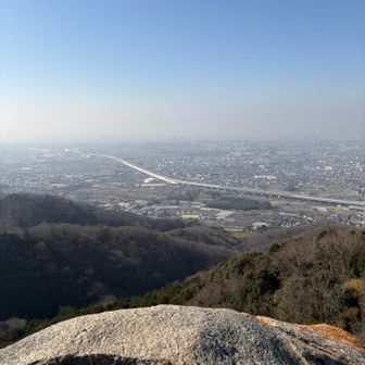 交野山341m⛰️古代岩座趾からの眺望✨
岩はなだらかで登りやすいです