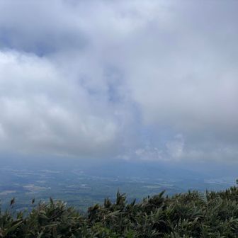 こちら側は…
怪しい雲がじわじわ接近中💦