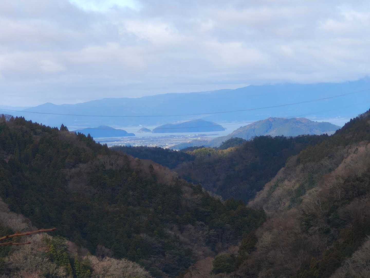 途中、琵琶湖が見えています。