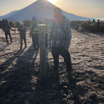 山を渡るトート