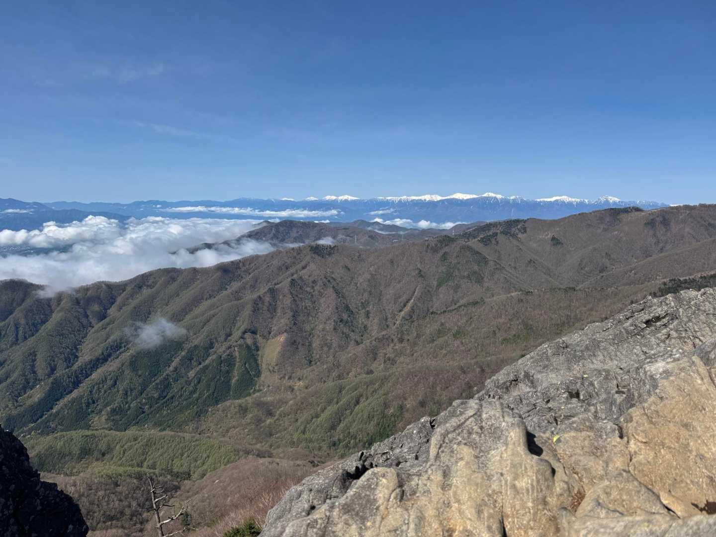 乾徳山登山口バス停-乾徳山登山口-乾徳山-道満山-徳和峠 周回コースの写真