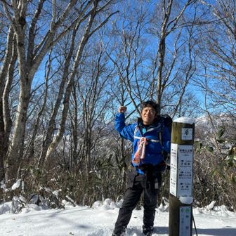 やったー‼️
斑尾山山頂に着きました‼️
今日は俺が初登頂だー達成感ハンパねー👍
(ここから大明神岳まではトレースされていました😊)