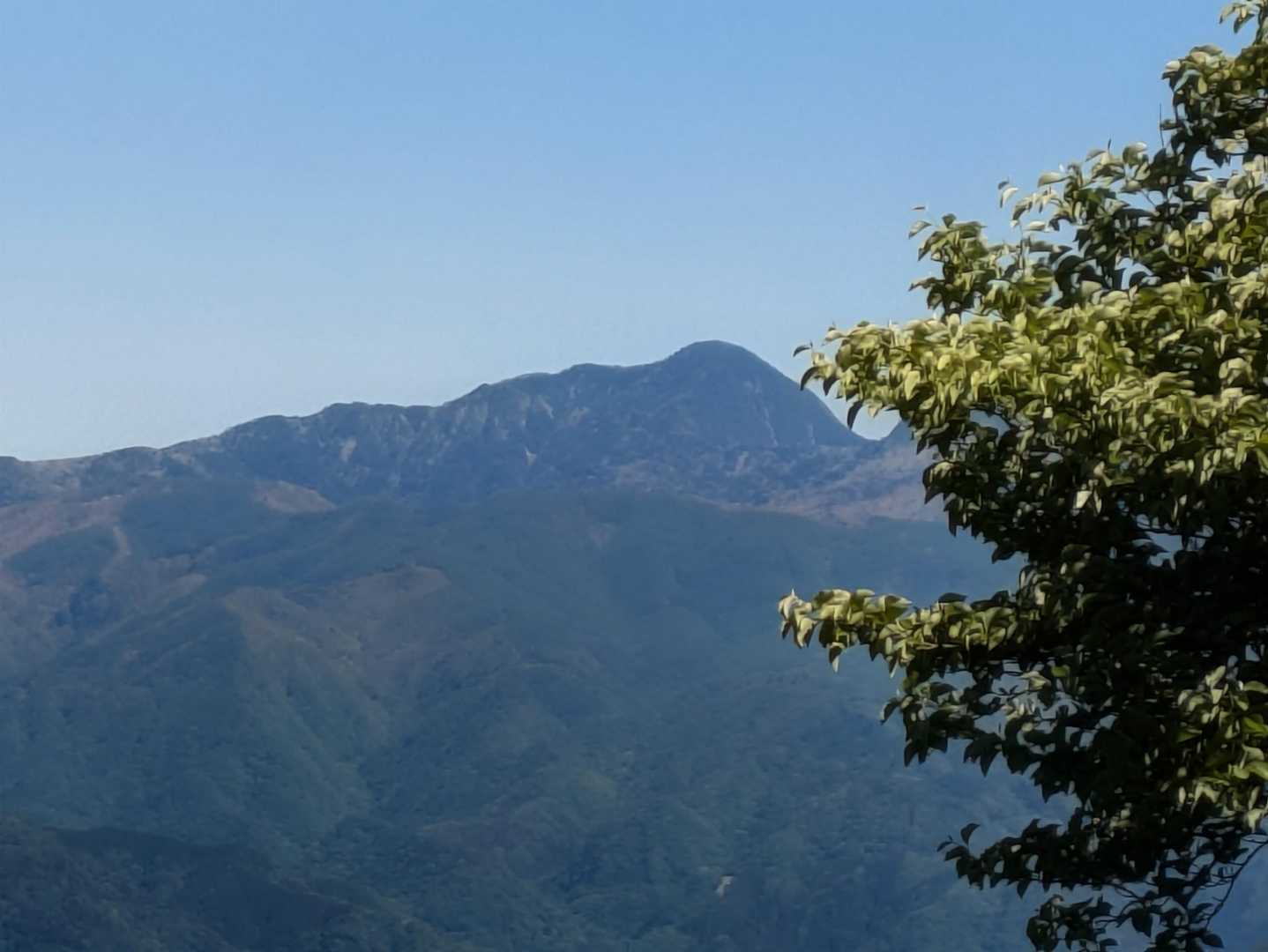 皇海山🏔️がくっきり!!
関東エリヤの百名山で登ってない唯一の山…