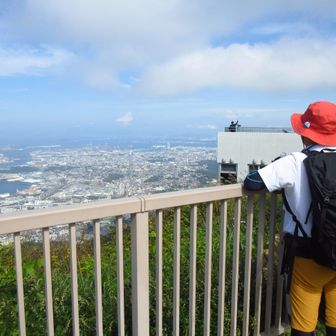 素敵な景色にロマンチックな気分の熱男さん🤫もう下山するバイ🤣