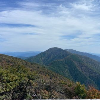 来し方。那岐山、左奥には氷ノ山も