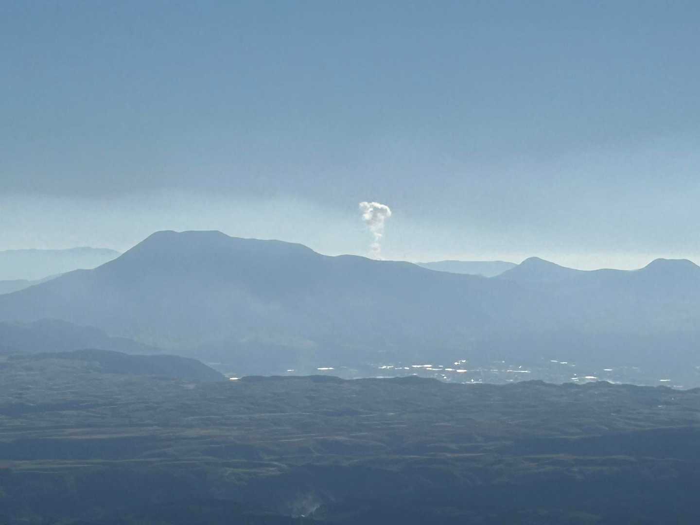 阿蘇
気温が下がり中岳の噴煙がくっきり、大きく見える