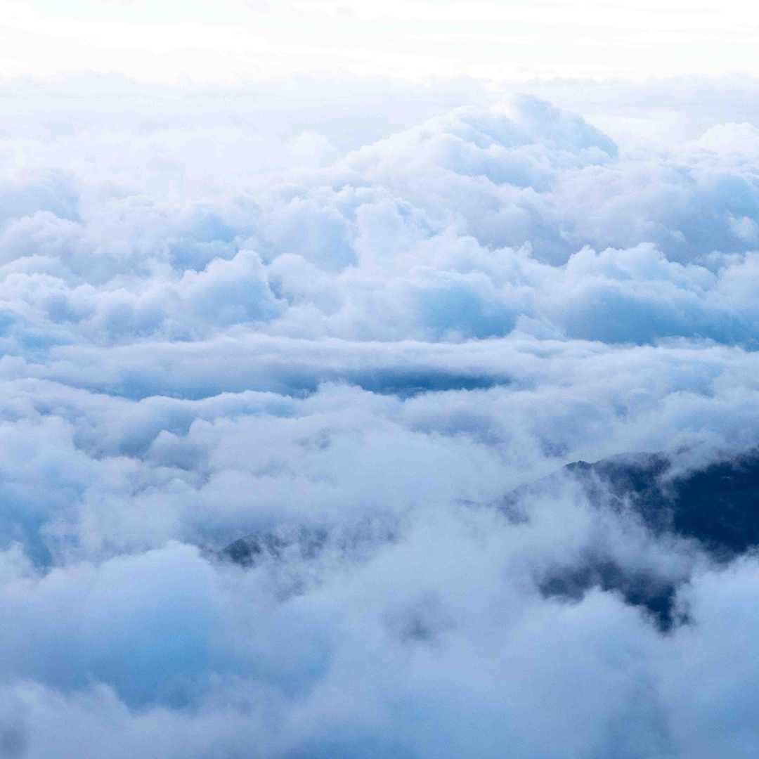 東の空は雲海です