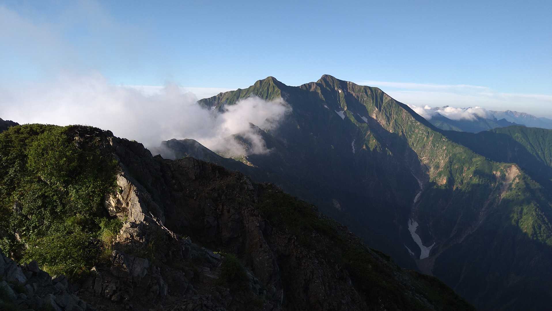 五龍岳山頂から鹿島槍ヶ岳
