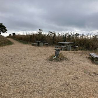本当はベンチでゆっくりしたかったけどなー。
九州方面は雲色も怪しい…