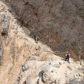 ザレてもいるので慎重に