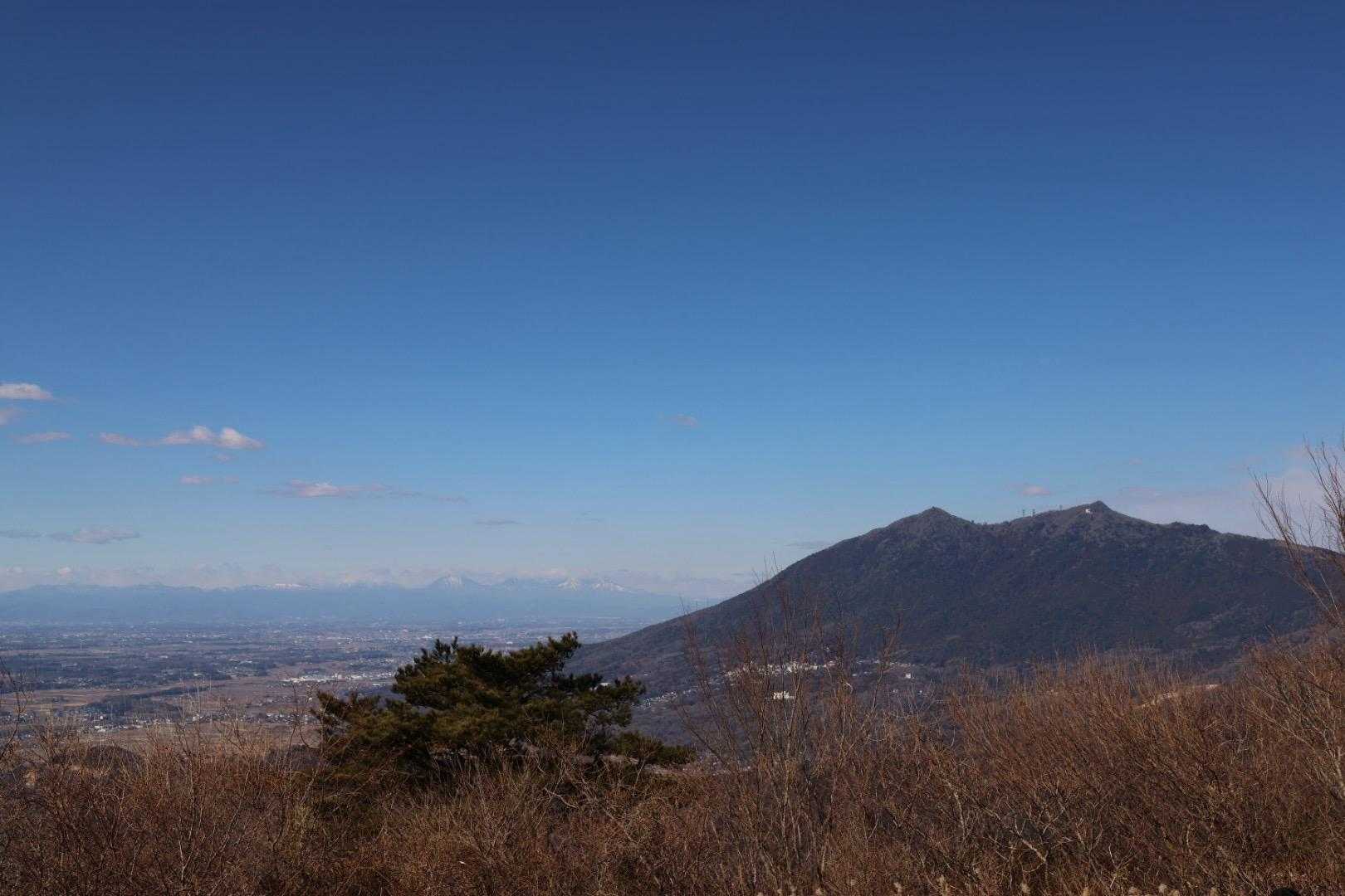 筑波山どーん
関東近郊の山のあちこちから見えた筑波山
ここでは、さすがに近い😆
