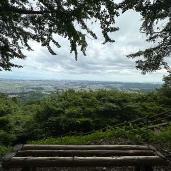 ベンチ越しに…♬