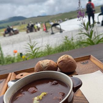 テラスでお山を見ながら¥1,800のビーフシチュー頂きました。とても美味しかったです⤴️