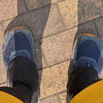 おニューのシューズ
topo ATHLETIC　TERRAVENTURE 5
純正のゲーターが踵にマジックテープでくっ付くからズレなくて最高👍🏻
このシューズじゃなかったらこんなに早く歩けなかったかも😆特に下山時、メガグリップの安心感がすごかった