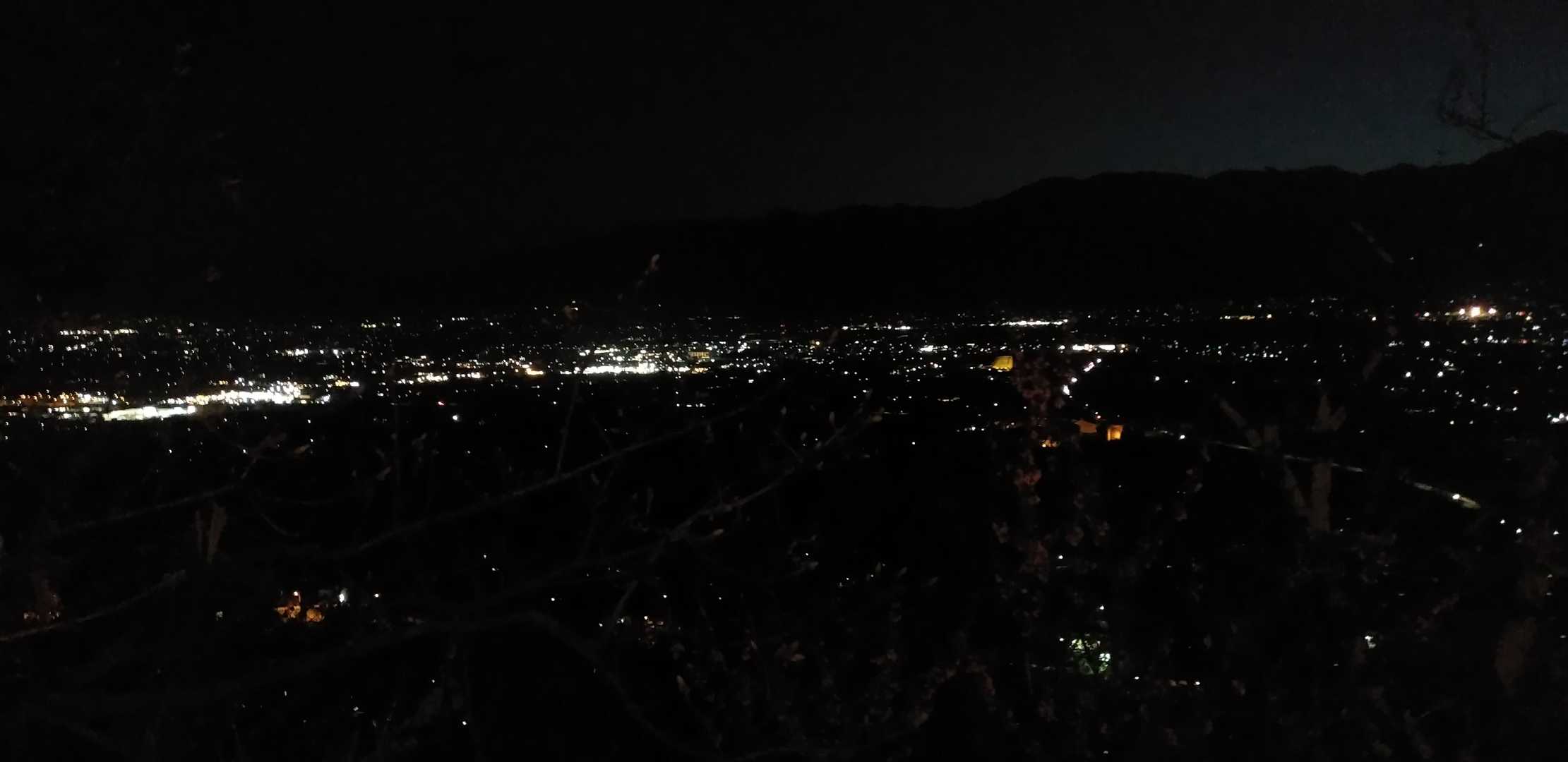 疲れて振り返る。
安曇野の夜景✨