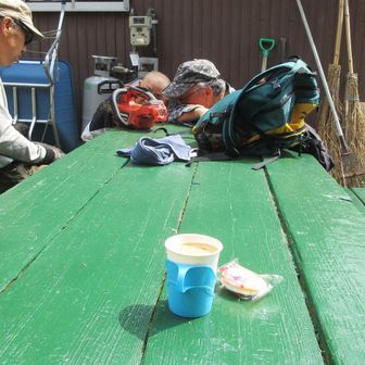 Mo講師によるチェンソー目立て講習　　　　　　　　　　　　　　　　　
これから始めるんだって😅　　　　　　　　　　　　　　　　
成り行きで😥伐採作業のお手伝いに🚶‍♂️‍➡️