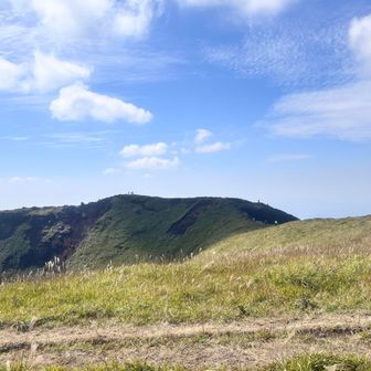 山頂火口周回せず💧
軽装の外人さん多数😳
草千里ついでの観光客か？