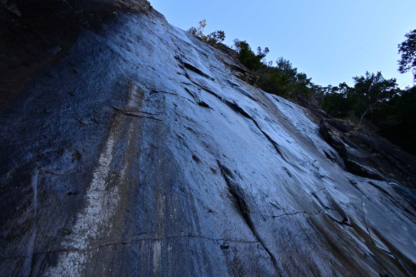 行縢の滝、水すくな