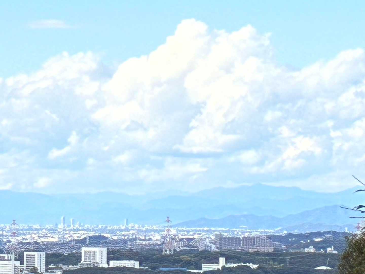 岐阜駅と金華山まで、上空は結構寒気が入ってきているみたい