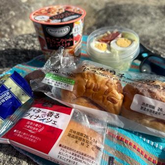 🈁で🥗🥐🍝

▪︎珍しくサラダ🥗も付けてみた😆
▪︎こんがりチーズのハムマヨパン🥐
▪︎たらこクリームスープパスタ🍝
▪︎おやつたち

お腹いっぱい満足😋