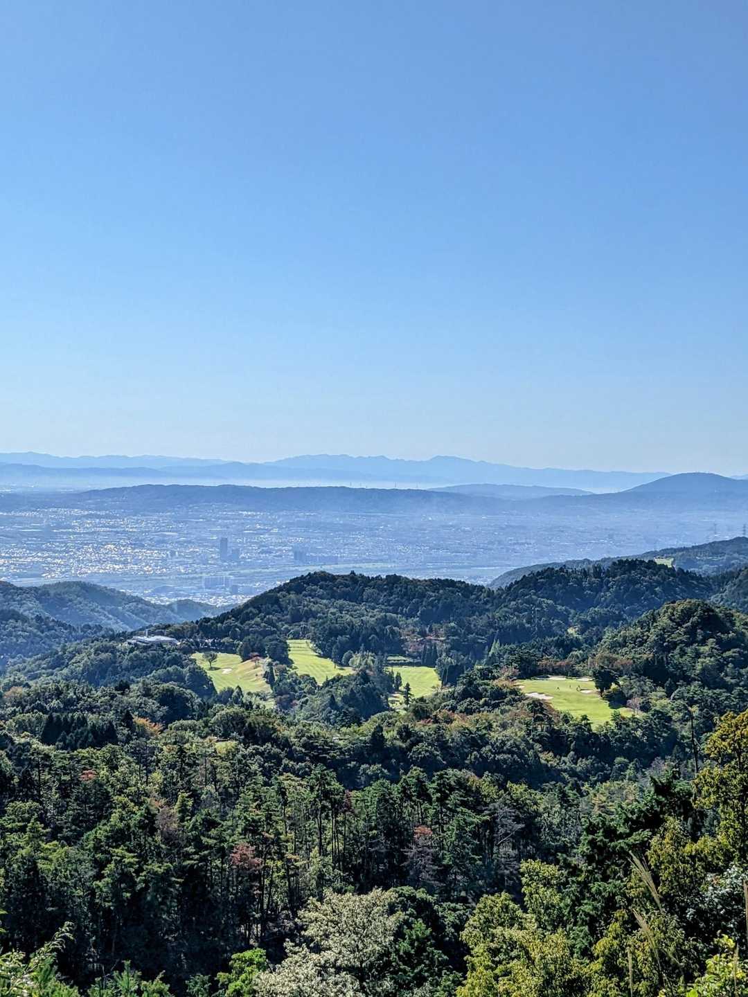 こちらは彼方に大峰山系