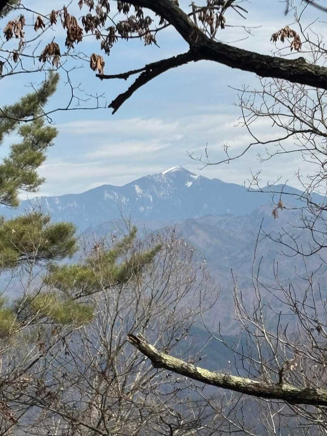 金峰山🏔️
いつもと違う角度の山容✨新鮮✨
五丈岩トンガってます